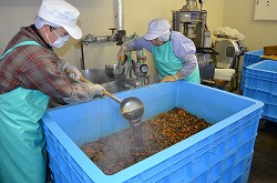 「「七色漬け」の漬け込み進む」の画像