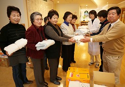「介護用の清拭布、2500枚寄付」の画像