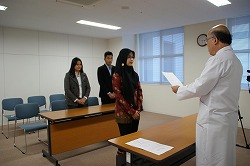 「インドネシア人看護師に辞令、働きながら国家資格も」の画像