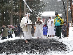 「寒明けを告げる、伝統の千駄焼き」の画像