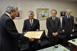 「組合長（JA上伊那）に報告、雇用創出で活性化期待」の画像
