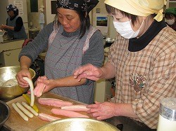 「郷土食「やしょうま」−米粉持ち寄り、手作り楽しむ」の画像