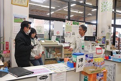 「不測の事態に備えを−グリーンファームで防犯訓練、危険物販売で指導も」の画像