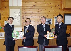 「小学校に食農教材贈呈−JA木曽」の画像