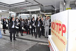 「TPP国会決議実現を−街宣車リレー、17ヵ所で集会」の画像