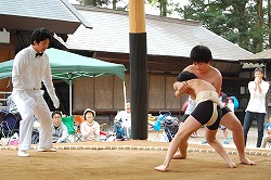 「塩尻市でも土俵に児童」の画像