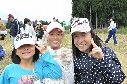 「農業小学校で脱穀」の画像