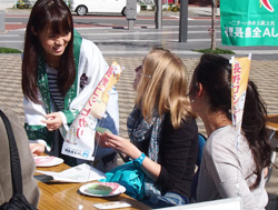 「「おにぎりおいしい」、県産米を観光客にPR」の画像