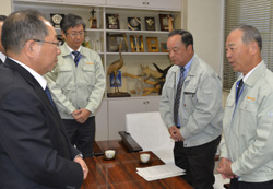 「被災JA見舞う」の画像