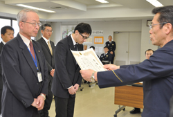 「特殊詐欺防止で、警察から感謝状」の画像