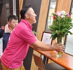 「花展示 地場産PR」の画像