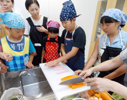 「韓国家庭料理、親子で挑戦」の画像