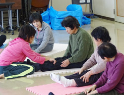 「女性部元気に活動－リンパ流しのこつ学ぼう」の画像