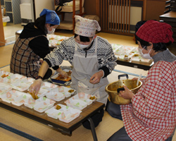 「女性部各地で活躍－村内高齢者へ、配食サービス」の画像