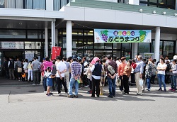 「ブドウ祭り盛況」の画像