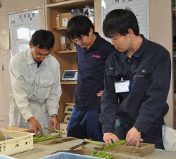 「試験場で実習」の画像