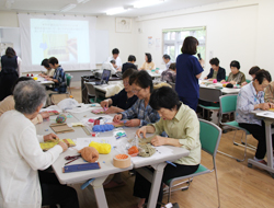 「加齢のもの忘れと認知症の違い学ぶ」の画像