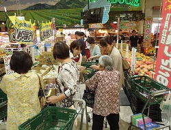 「徳島のスーパーで旬の味をアピール」の画像