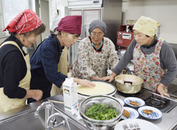 「合同で料理講習会、他支部と交流好評」の画像