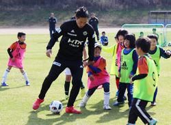 「選手めざす児童ら、松本山雅FC指導」の画像