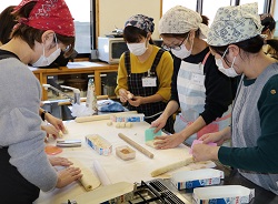 「パンと郷土料理、加工の技学ぶ」の画像