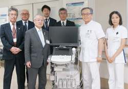 「富士見高原病院へ、救急医療機器贈る」の画像