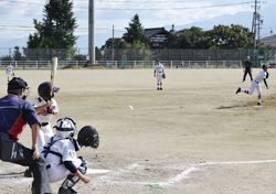 「学童の野球大会、5チームが熱戦」の画像