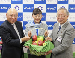 「JA中野市のリンゴをANA機内食に」の画像