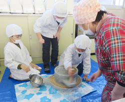 「大豆できな粉づくり」の画像