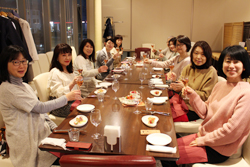 「旬のいちごワインを味わって」の画像