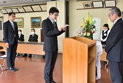 「令和2年新採用職員入組式」の画像