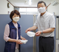 「手作りマスク寄贈」の画像