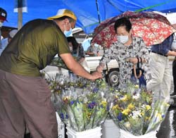 「青年部、盆用花など販売」の画像
