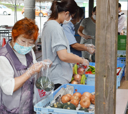 「個人客向けに初企画、みはらしファーム地元野菜詰め放題」の画像